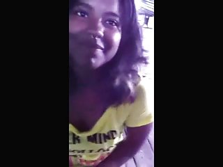 和她的泰米尔人奶子一起玩
