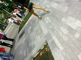 哥伦比亚街小贩采取大公鸡